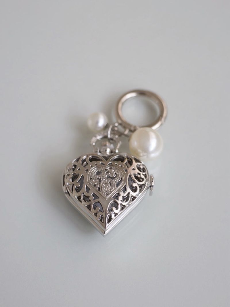 [MADE] Love on clock keyring