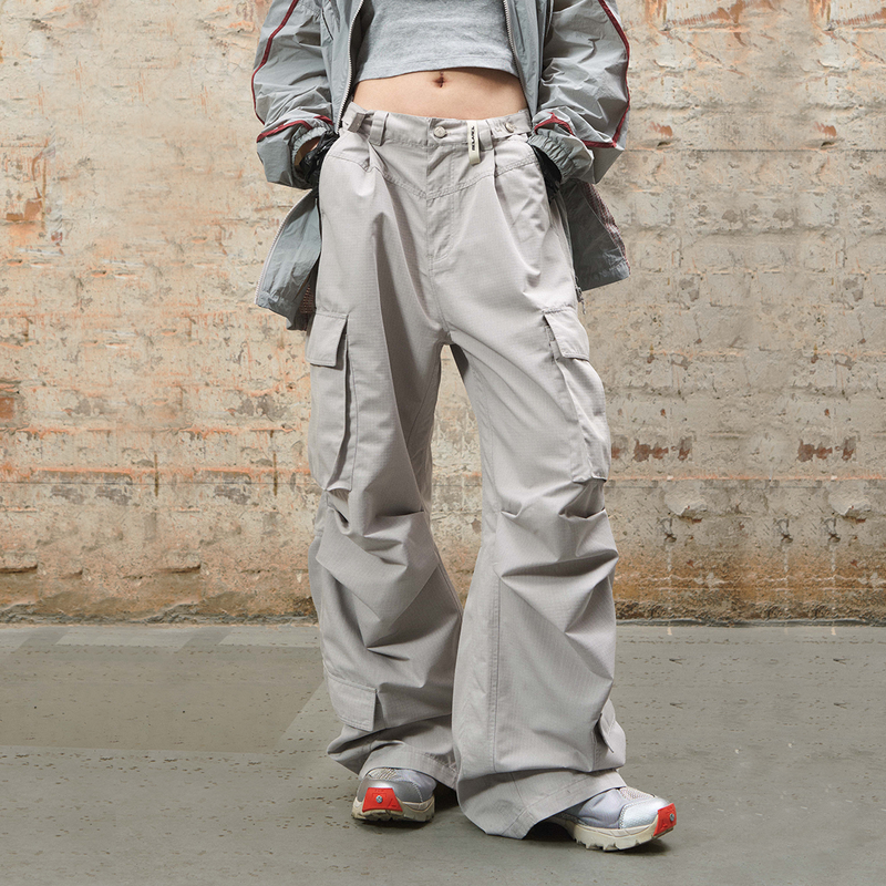 RELABEL（リレーベル）の「RELABEL 24SS ‘The Hidden One’ Contour Pleated Flap Tape Adjustable Composite Silver Textured Fabric Work Pants（Pants）」