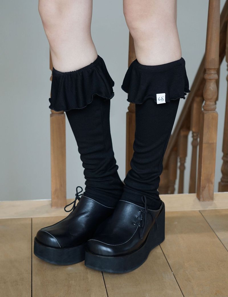 UGLYSHADOW（アグリーシャドウ）の「RUFFLE LONG SOCKS(BLACK)（Fashion Accessories）」