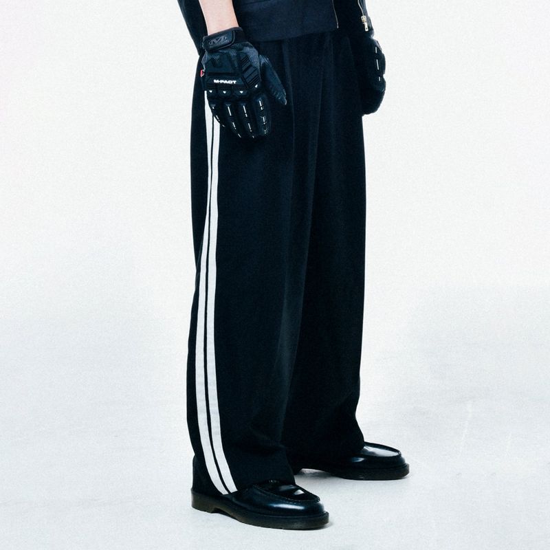 C.O.M.E（シーオーエムイー）の「[UNISEX] サテントリムモータースポーツトラウザー（ブラック）（パンツ）」