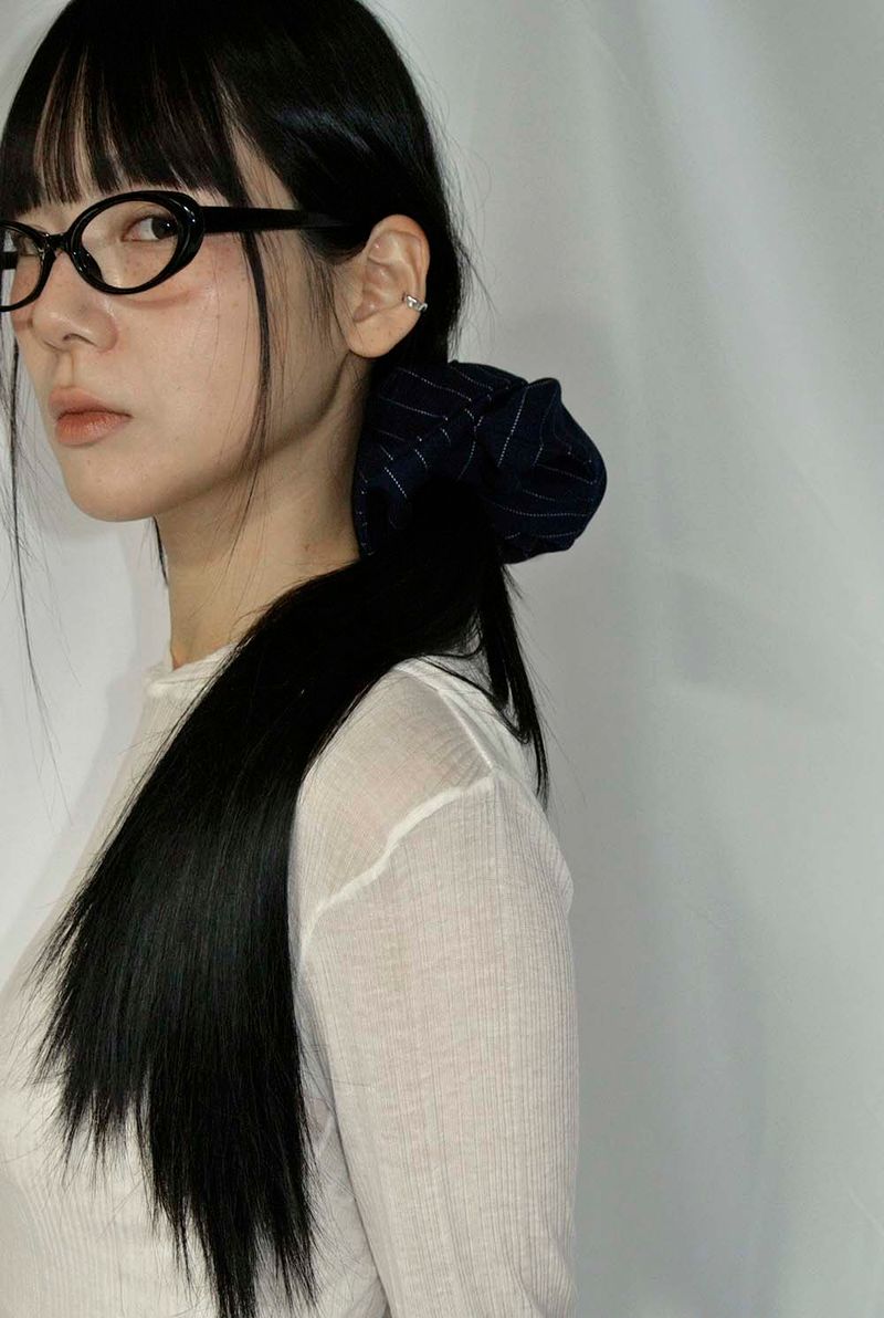YONOSE（ヨノセ）の「ストライプ スクランチ / ネイビー（ヘアアクセサリー）」