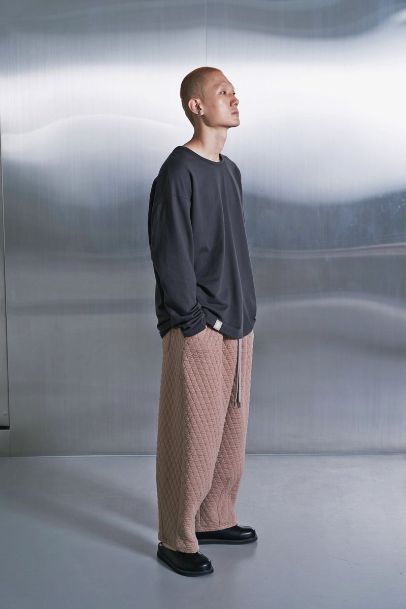 ESSENTIAL PLEAT U-NECK TEE (Charcoal)