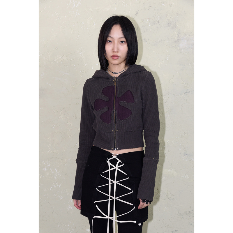 Still Lethardy（スティル レサーディ）の「RIBBED FLOWER CROP HOODIE（Tops）」