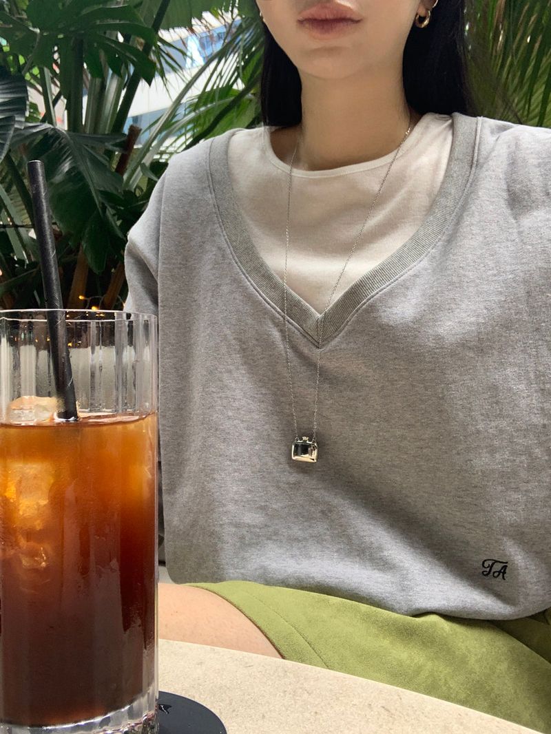 [MADE] TA DEEP V-NECK SWEATSHIRT