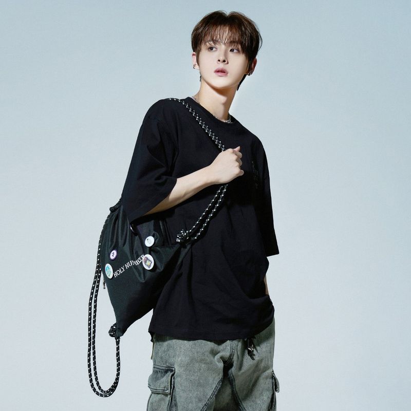 HOLYNUMBER7 X DKZ BLACK BAG_ADDITIONAL BADGES