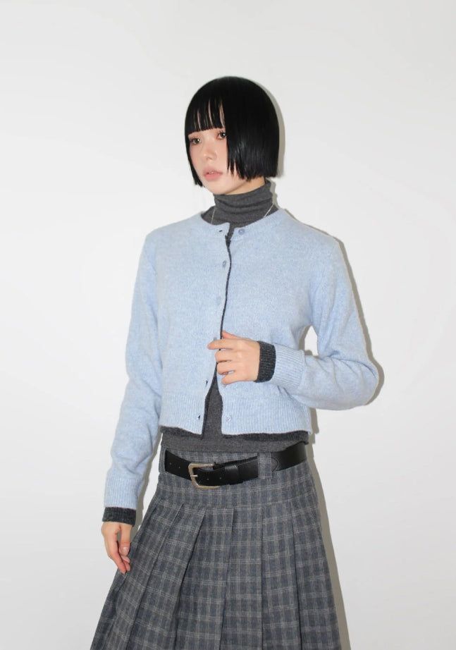 AAKE(アケ)の「(WOOL) TWO-TONE LAYER CARDIGAN(Tops)」