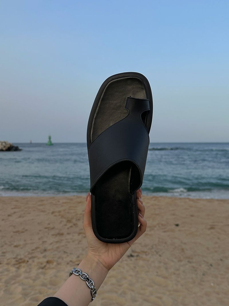 ASCLO(エジュクロ)の「ASCLO Black Flip Slippers(Shoes)」