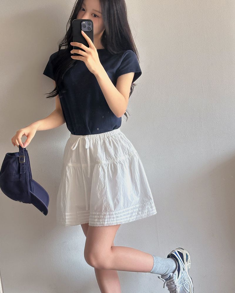Molly lace mini skirt