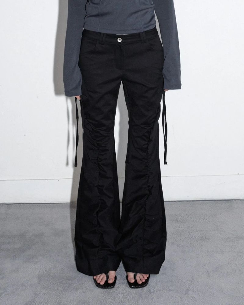 MagoRen SEOUL（マゴレン ソウル）の「Shirring Cargo Bootcut Pants Black（Pants）」