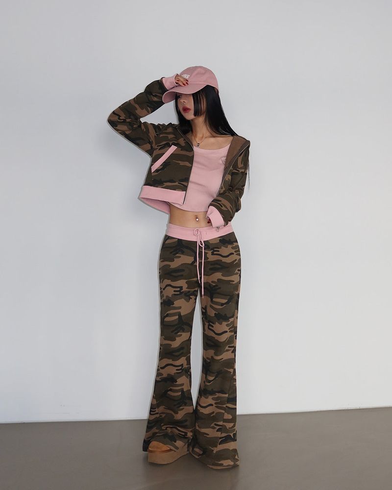 Pink color camouflage hooded zip-up