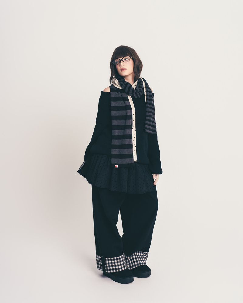 check folding sweatpants / black