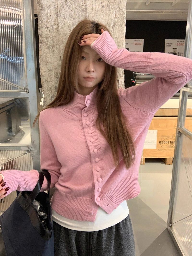 dereborujo（ドレボルゾー）の「Pink button high-neck knit long-sleeved cardigan（Tops）」