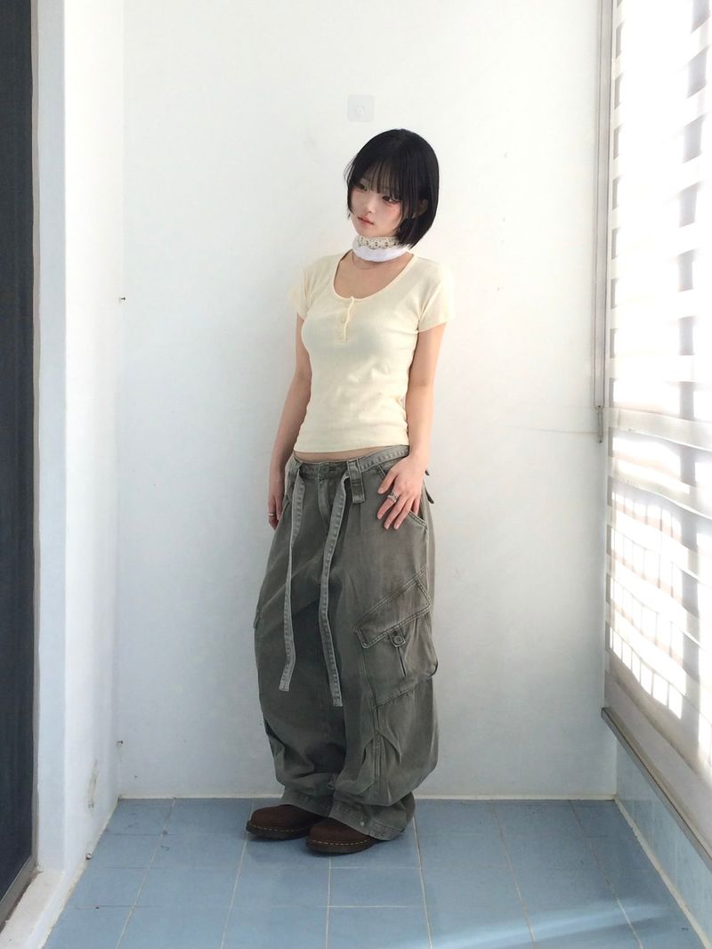 Pocket cargo strap pants