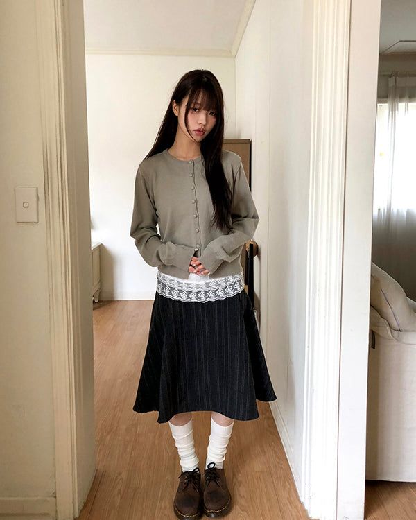 Uran Buttoned Round-Neck Long-Sleeve Cardigan