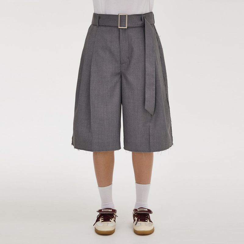 Cut-out short pants