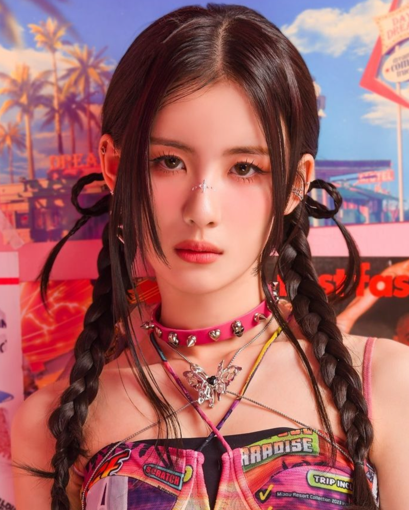 [IVE Ray, Aespa NingNing, Yena Pick!] Unique Butterfly Onyx Long Necklace