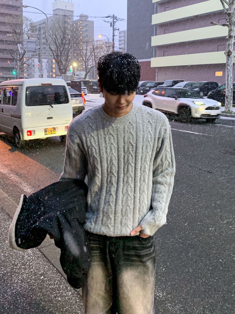 Cozy warmer cable round knit