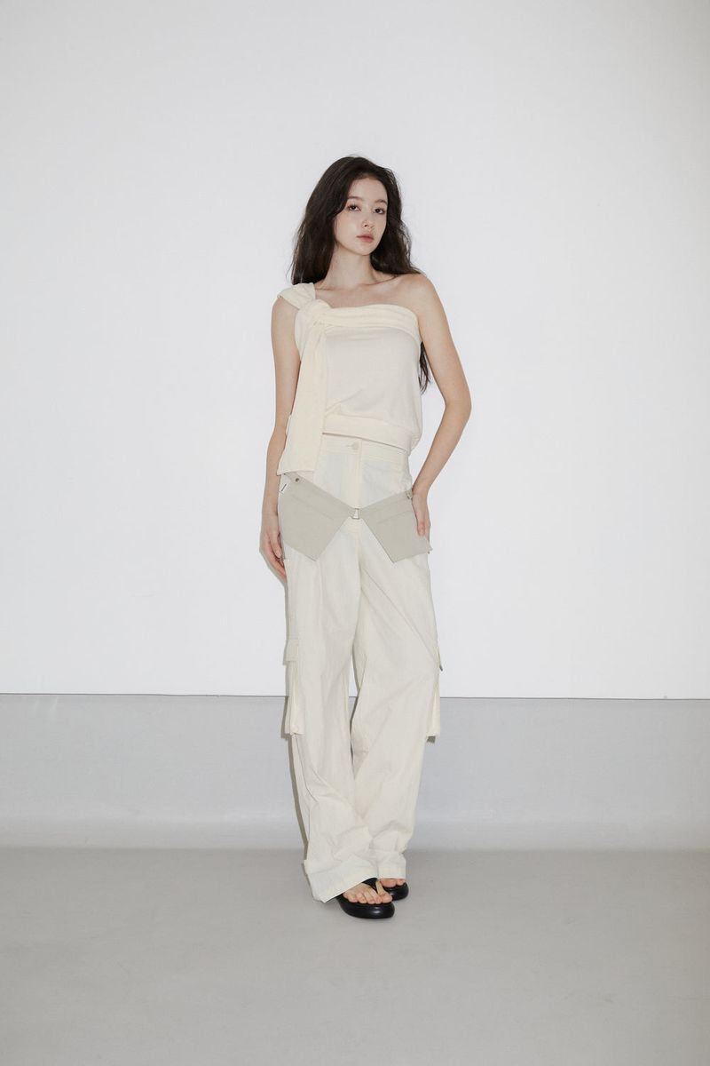 ONHEE（オニ）の「ONE-SHOULDER TIE-DETAILED TERRY TOP（Tops）」