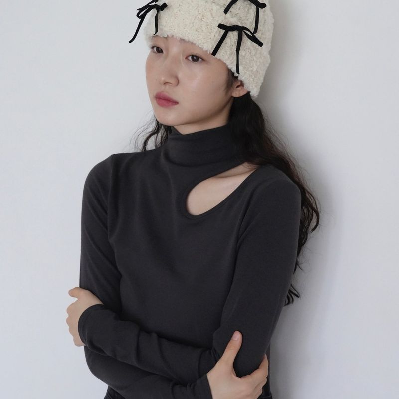 shoulder cut out tops