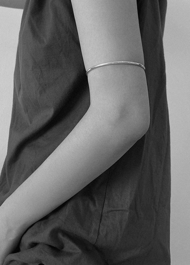 ANDEZVOUS（アンデビュー）の「UPPER ARM BANGLE（Accessories）」