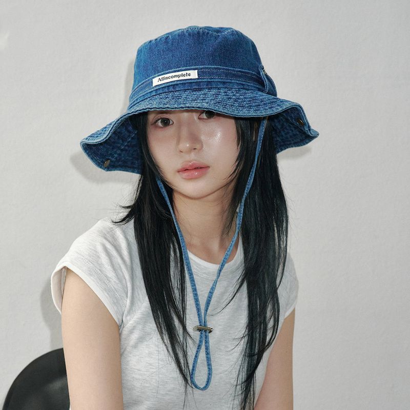 ALLINCOMPLETE（オールインコンプリート）の「ベルトデニム ウォッシュドサファリハット (Blue Denim)（帽子）」
