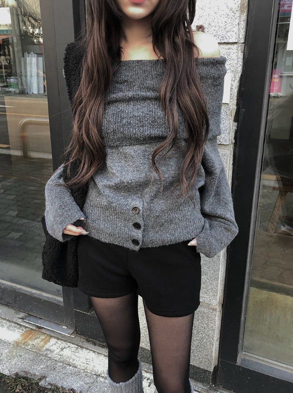 Denp Button Off-Shoulder Loose-Fit Knit