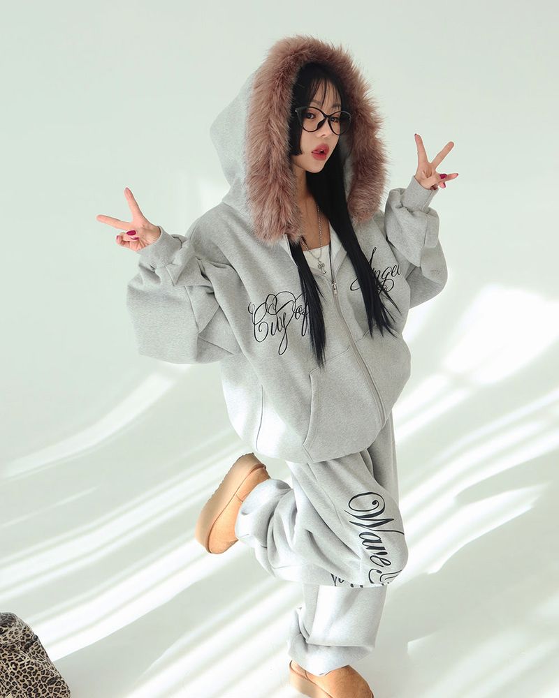 AKI lettering hoodie zip-up