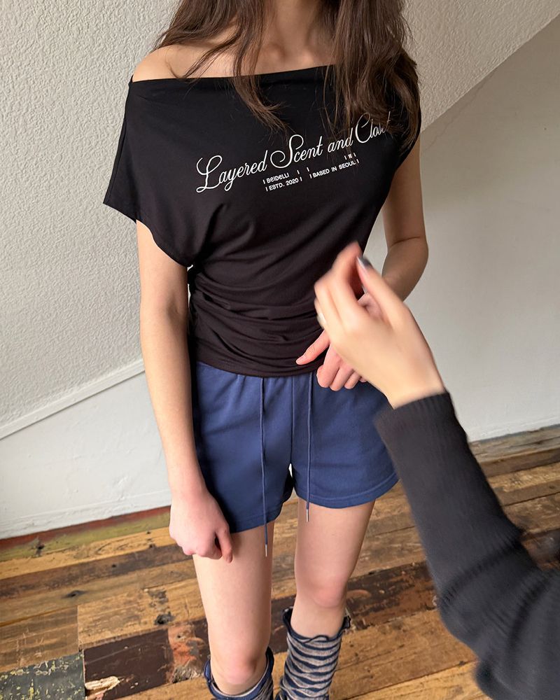 [ORIGINAL] Ellen Off-Shoulder T-shirt