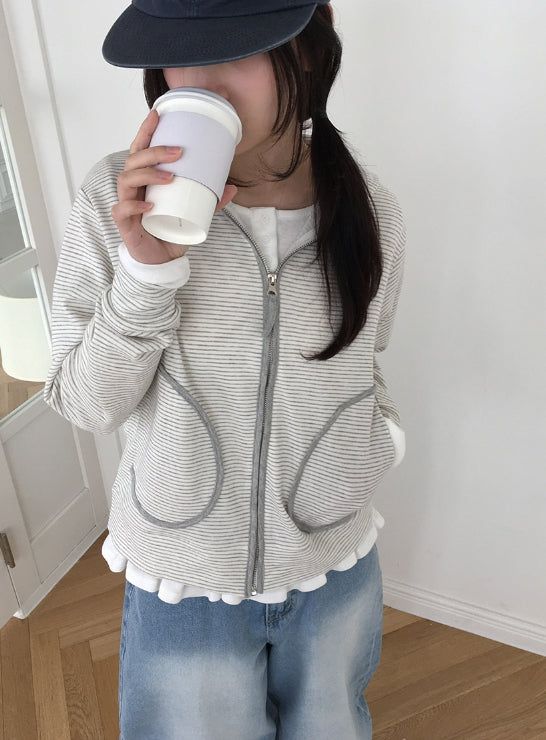 BAON（バオン）の「ヘンキットストライプカラーマッチングフードジップアップ（トップス）」
