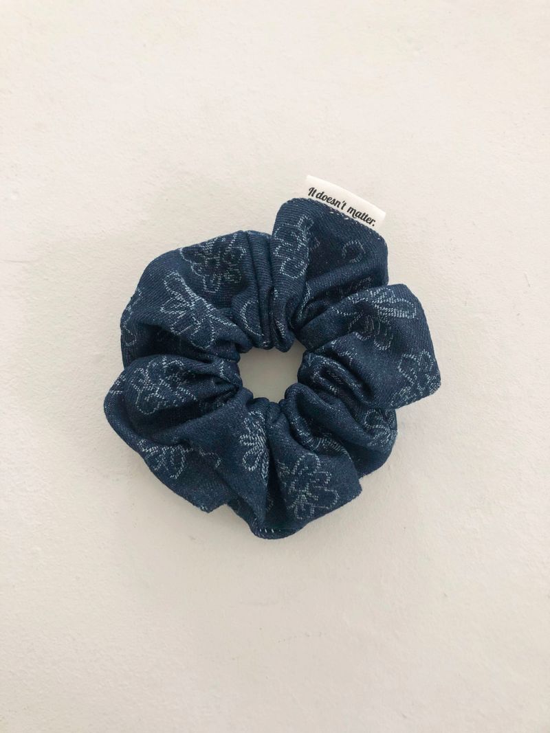 Flower denim scrunchie (Blue)
