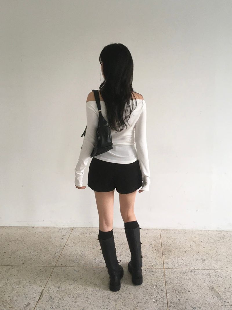 Line Shoulder Bag