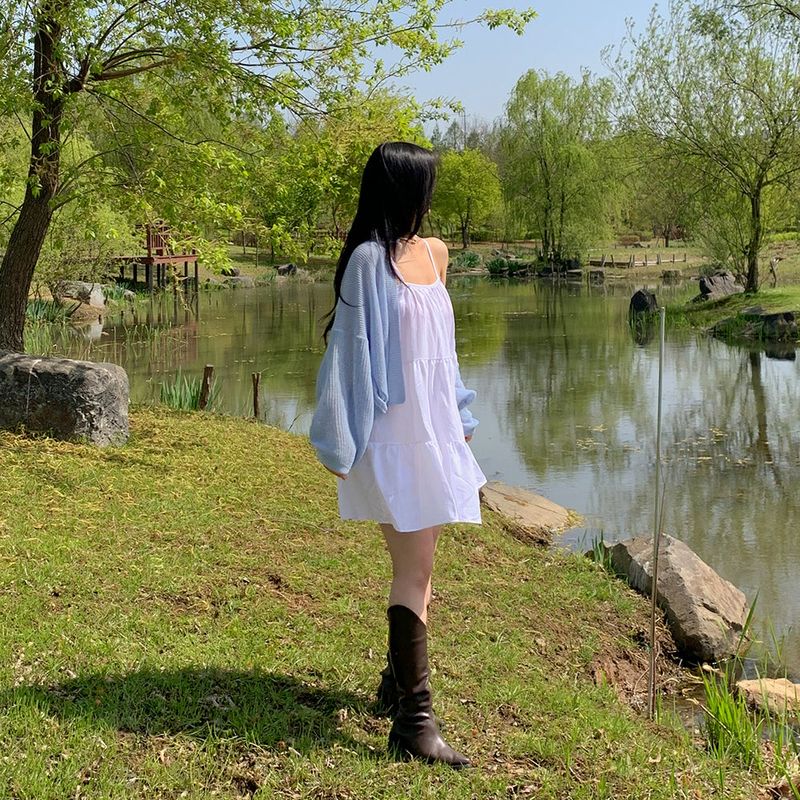 [Adjusting the strap] cancan sleeveless dress