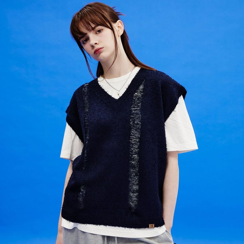 Skashi v neck vest