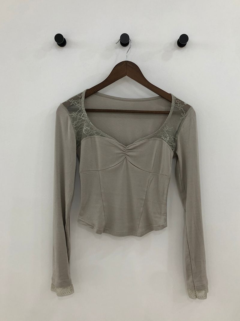 Lace Curve Slim Top