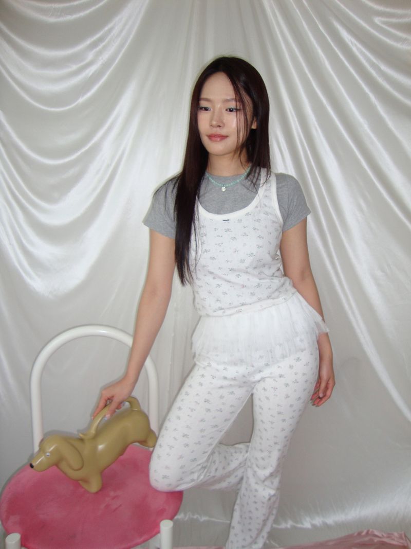 basics sleeveless - type 4(red,white,blue,flower)