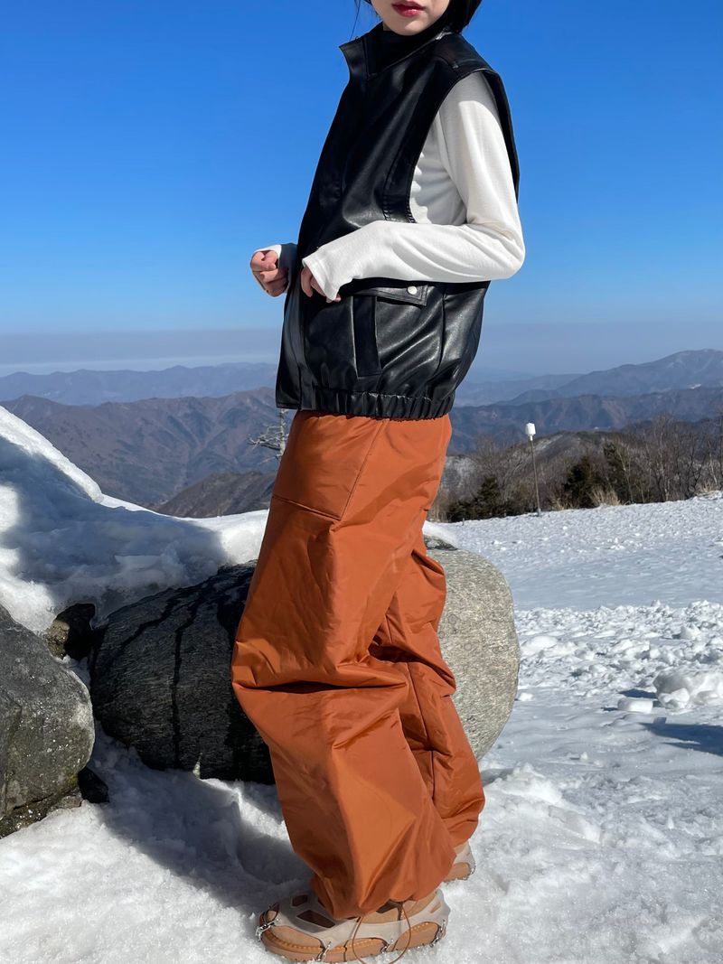 Subdued pocket padded pants 