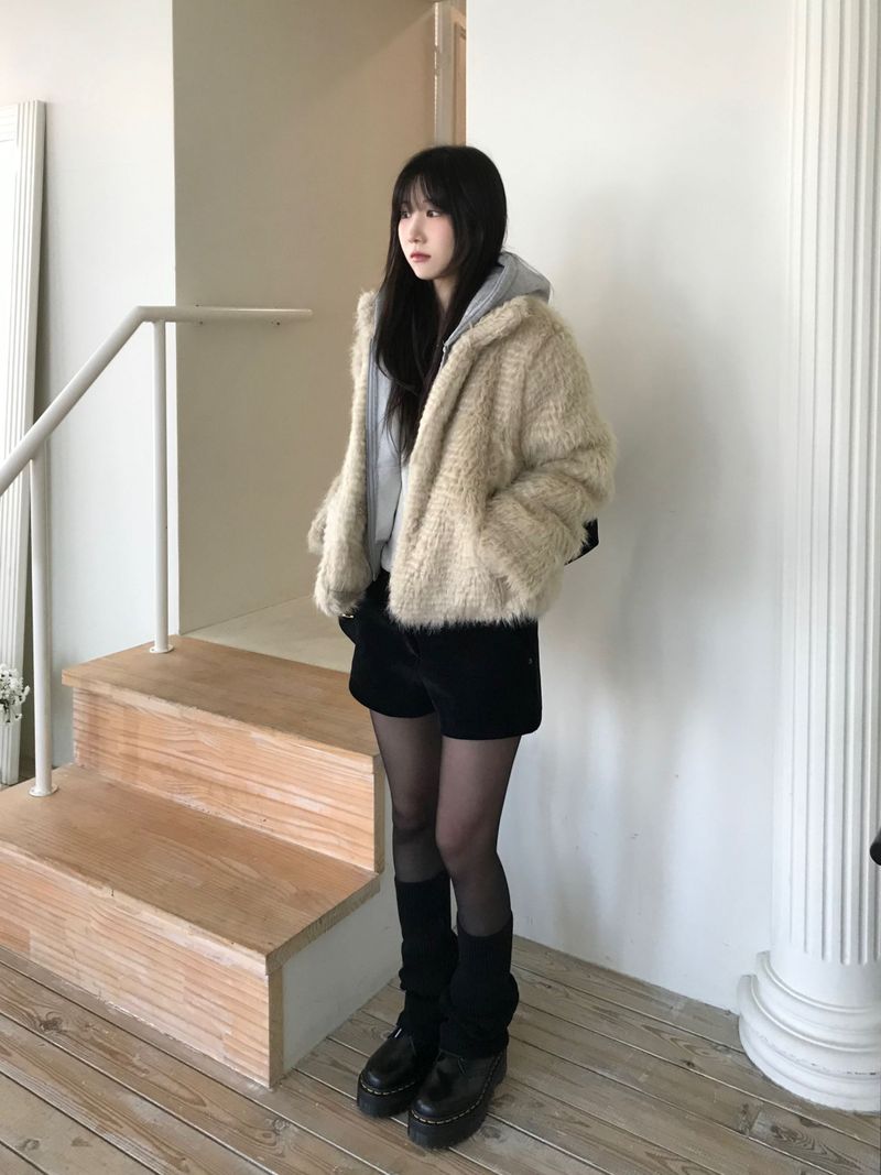 Kitten（キッテン）の「Perry High-Neck Fur Jacket (one color)（Jackets/Outerwear）」