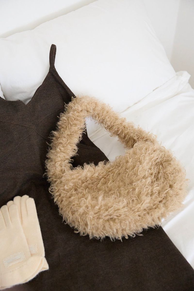 [MADE] BEBE PUPPY BAG (BEIGE) FUR BAG