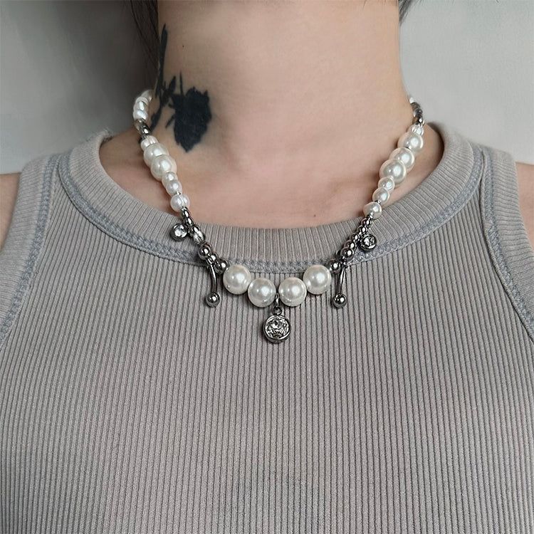 Dazzling Club(ダズリン クラブ)の「Piercing Pearl Necklace(Accessories)」