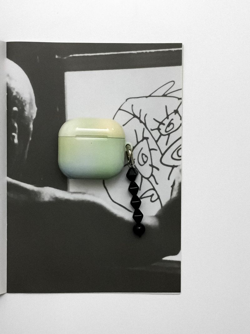 Fuzzy (Airpods case, glossy)