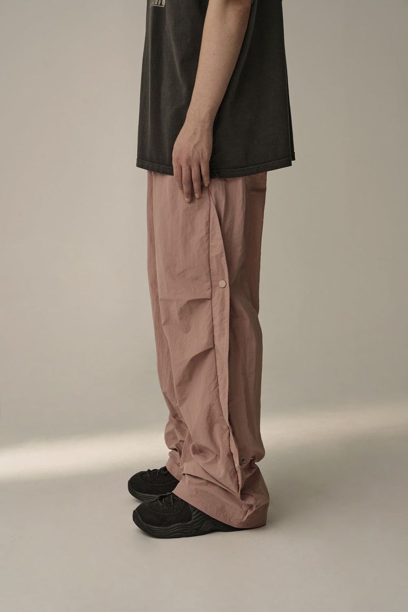 LINE COVER PARACHUTE PANTS (PINK)
