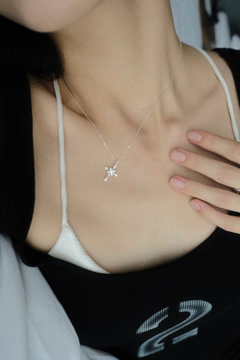 SNOW CROSS NECKLACE