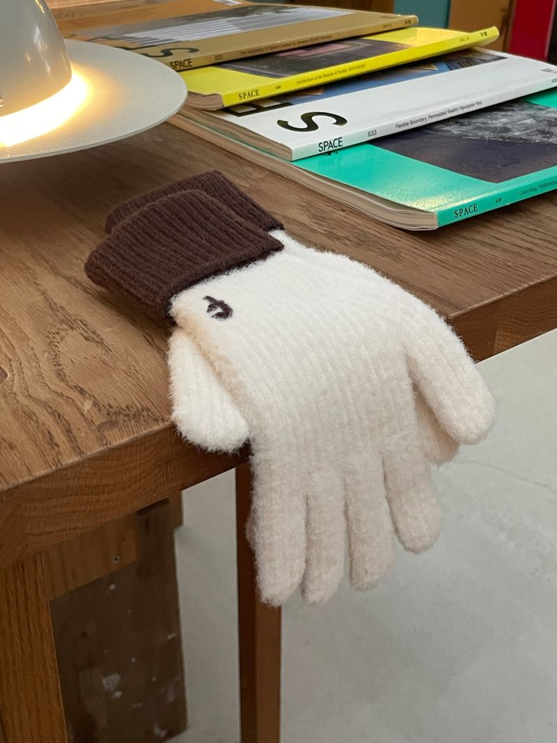 CUSTOM INITIAL TWO-TONE GLOVES
