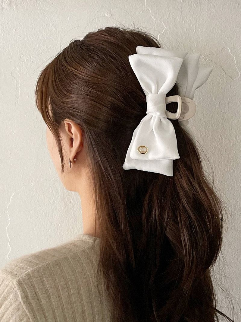 oar（オーエーアール）の「ビンテージカメオリボンヘアクロークリップ [ホワイト]（ヘアアクセサリー）」