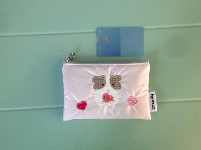 <The Heart-Stealing Guinea> pouch(s,m)
