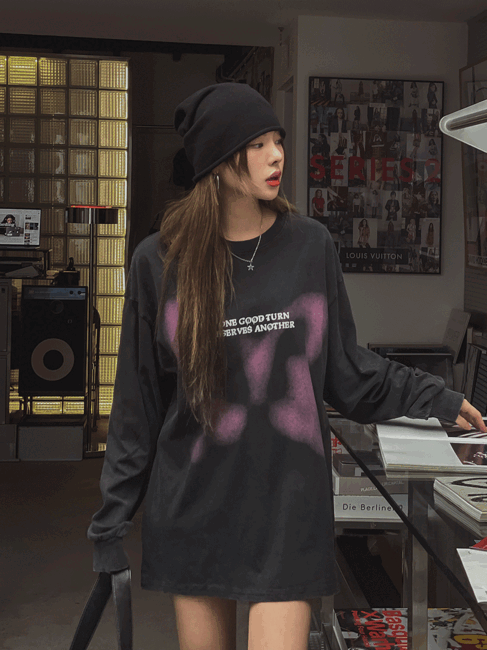 ULAN（ユレン）の「Butterfly Printed Oversized Fit Sweatshirt（Tops）」