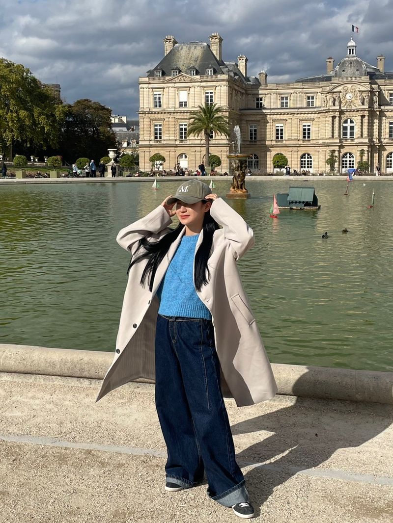 Tailored unisex single coat