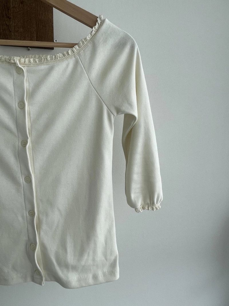 lofi off-shoulder