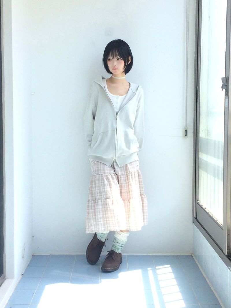 cream checkered pocket skirt
