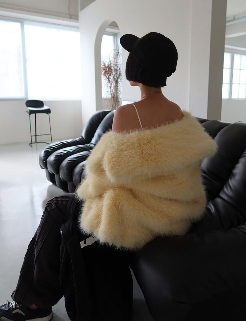 Pastel collar fake fur jacket